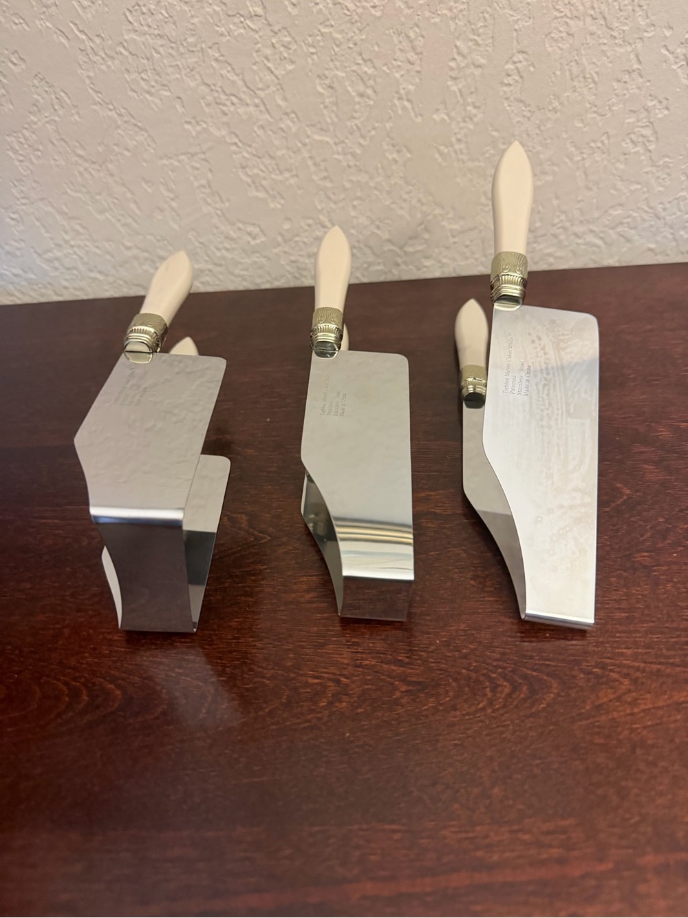 Debbie Meyer Stainless Steel Cake Cutter Set Lot of 3 sizes Ivory Plastic Handle